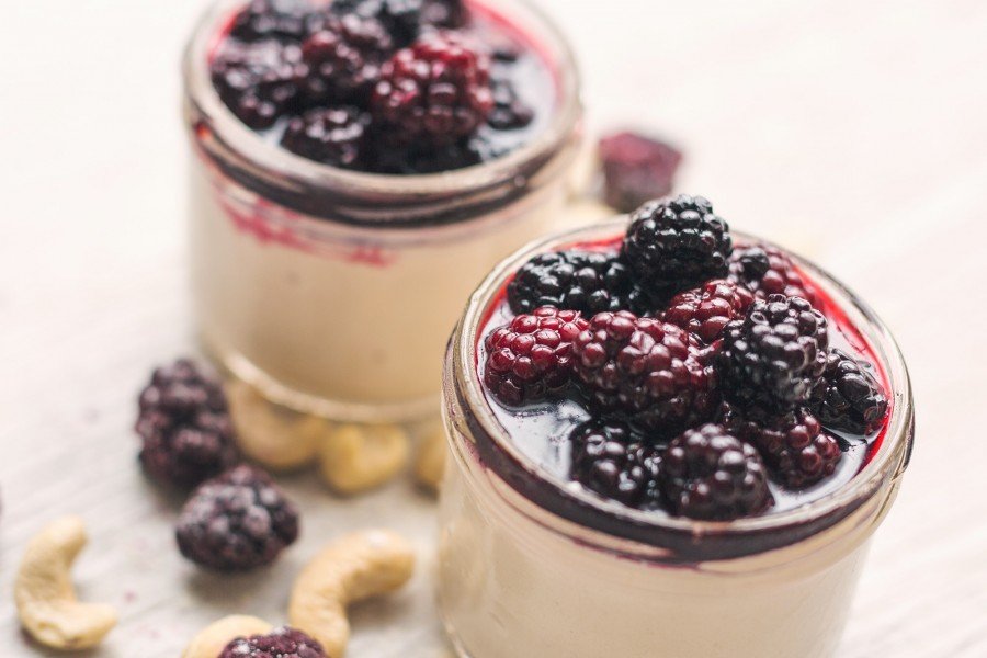 Raw Vegan Blackberry & White Chocolate Cheesecakes in a Jar