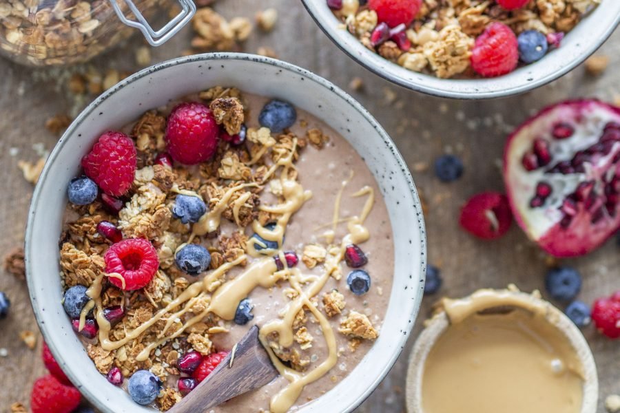 Quick & Easy Vegan Peanut Butter Granola ( only 5 ingredients)
