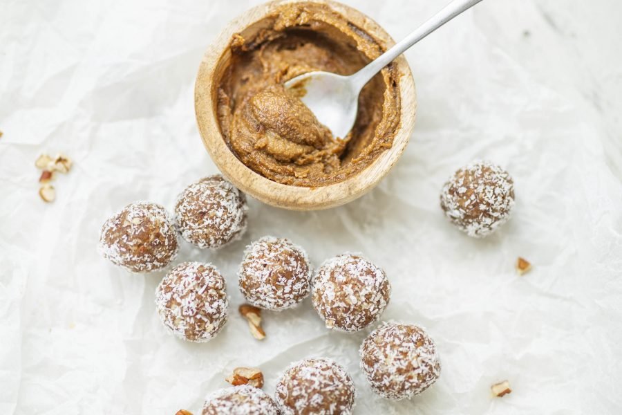 Raw Vegan Gingerbread Bliss Balls