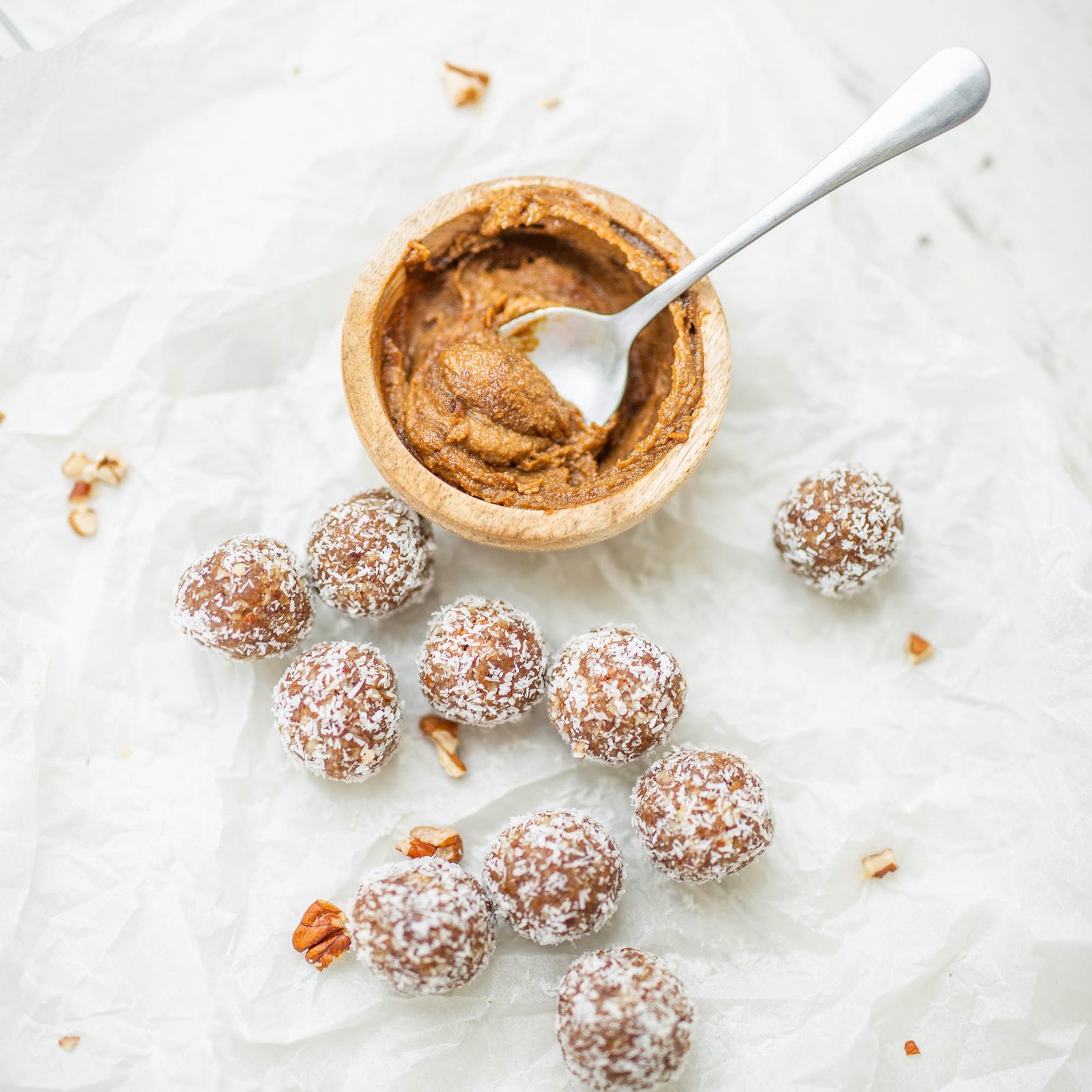 Raw Vegan Gingerbread Bliss Balls