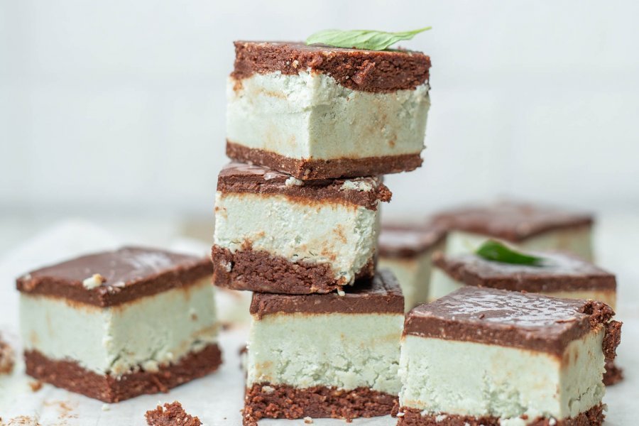 Raw Vegan Peppermint Chocolate Cream Slice using Essential Oils